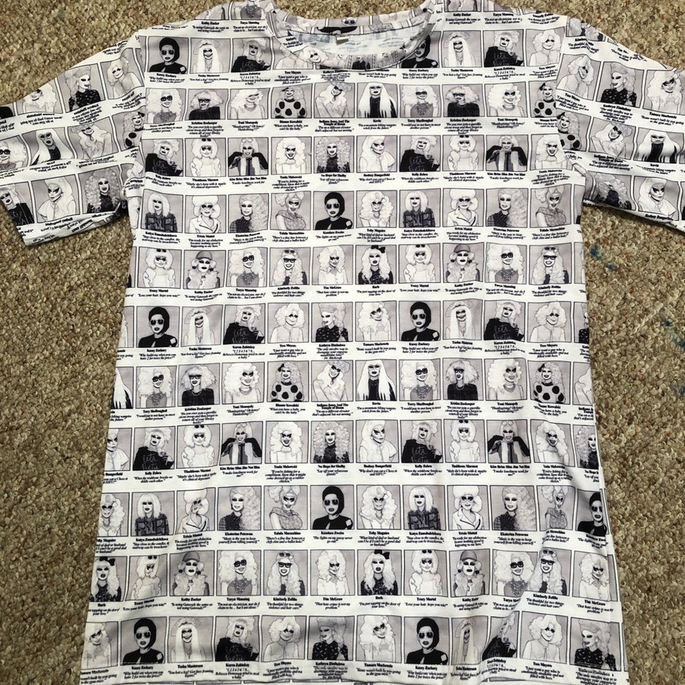 Original DragCon limited edition shirt.